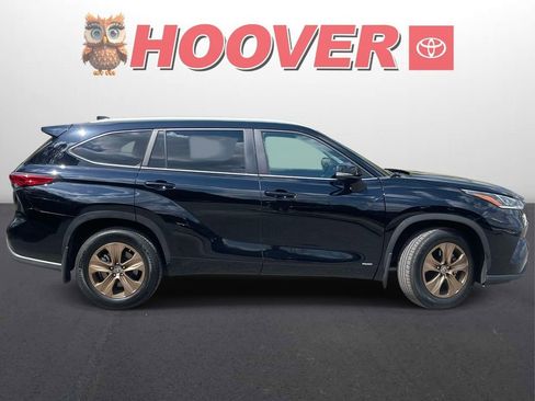 Used 2023 Toyota Highlander Bronze Edition AWD/4WD image 2