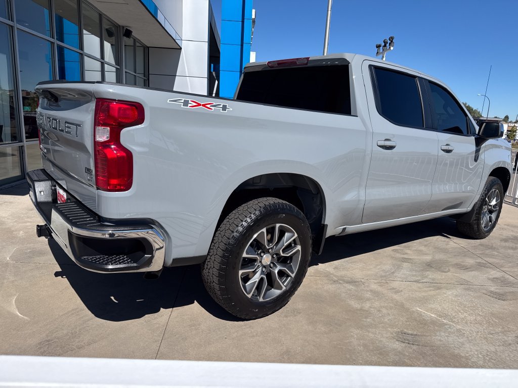 Used 2024 Chevrolet Silverado 1500 LT AWD/4WD image 5