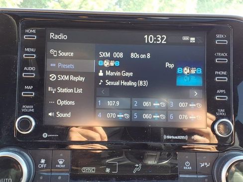 Used 2021 Toyota Highlander XLE image 19