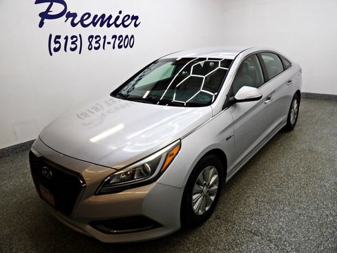 Used 2016 Hyundai Sonata SE image 1