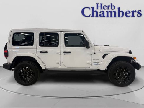Used 2022 Jeep Wrangler Unlimited Sahara w/ Cold Weather Group AWD/4WD image 10