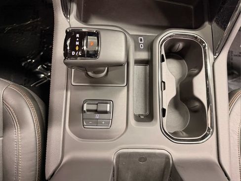 Used 2024 GMC Sierra 1500 AT4 w/ Technology Package AWD/4WD image 27