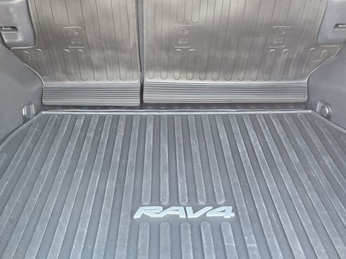 Used 2024 Toyota RAV4 XLE Premium image 32