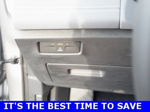 New 2025 Volkswagen Tiguan SE image 25