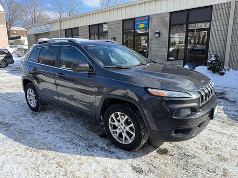 Used 2017 Jeep Cherokee Latitude w/ True North Edition image 2