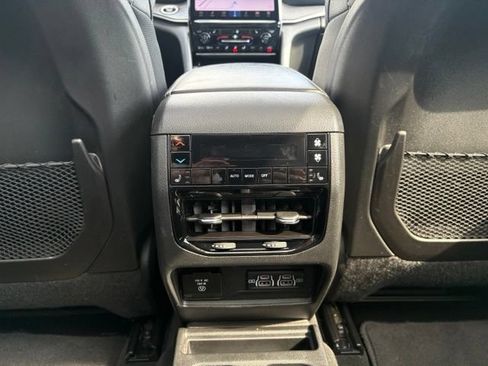 Used 2024 Jeep Grand Cherokee L Limited AWD/4WD image 13