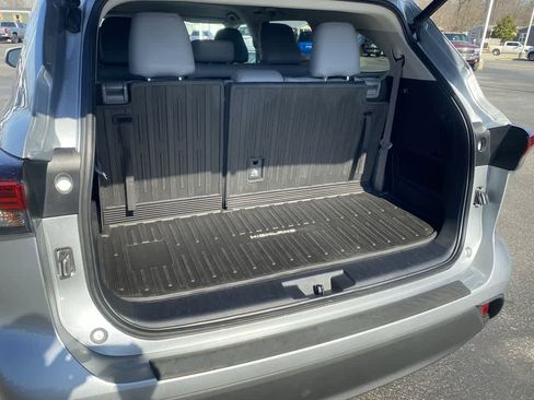 Used 2020 Toyota Highlander LE image 23