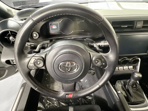 Used 2024 Toyota GR86 Premium image 11