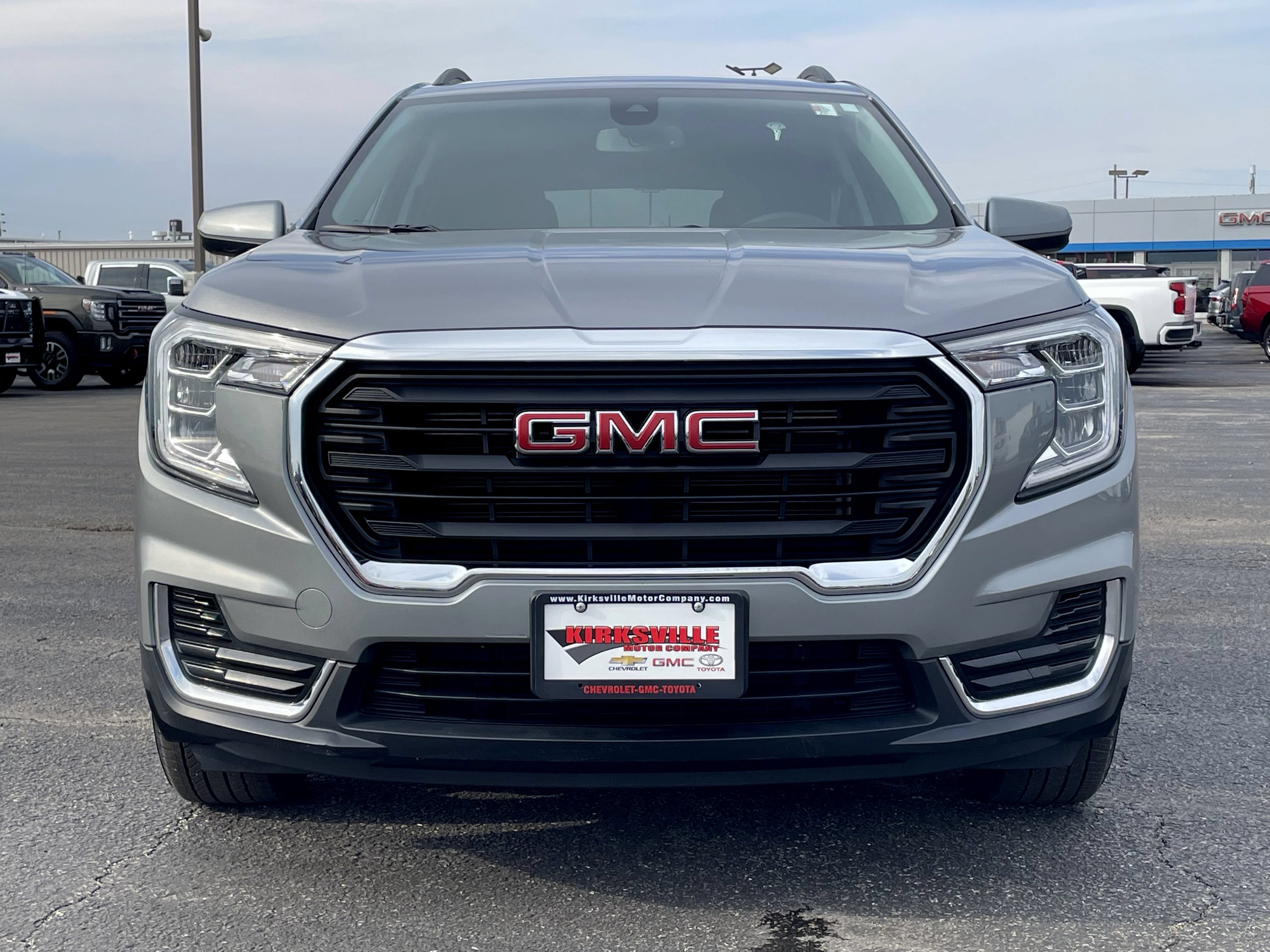 Certified 2023 GMC Terrain SLE w/ Driver Convenience Package AWD/4WD image 9
