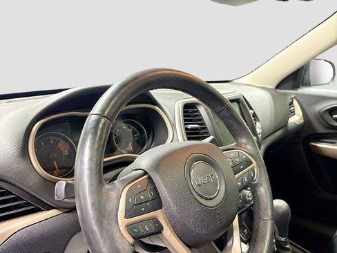 Used 2018 Jeep Cherokee Limited w/ Technology Group AWD/4WD image 11