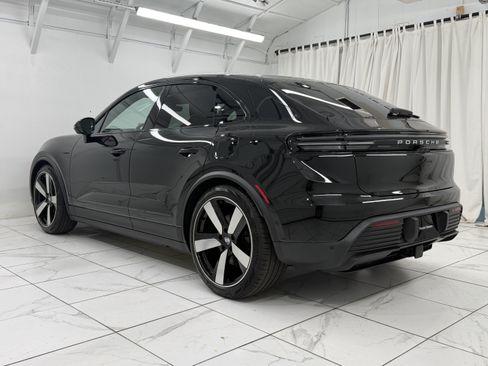 Certified 2025 Porsche Macan Electric RWD image 3