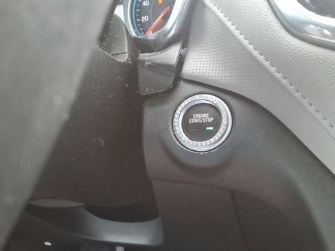 Certified 2019 Chevrolet Equinox Premier w/ LPO, Style and Go Package image 19