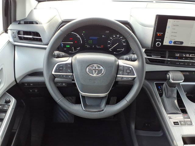 Certified 2026 Toyota Sienna XLE FWD image 14