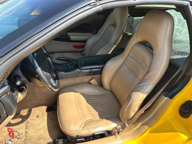 Used 2001 Chevrolet Corvette Coupe w/ Preferred Equipment Group2 RWD image 15
