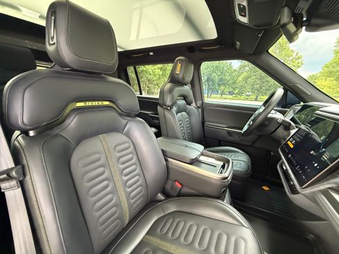 Used 2025 Rivian R1S Adventure AWD/4WD image 25