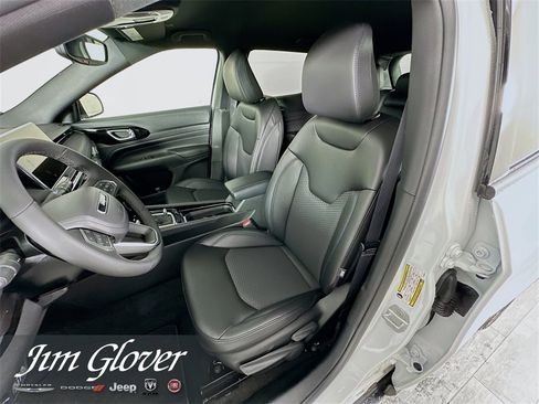 New 2026 Jeep Compass Latitude image 24