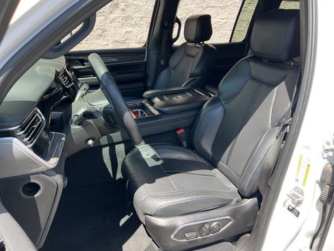 Certified 2022 Jeep Wagoneer Series II AWD/4WD image 22