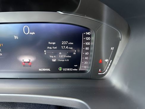 Used 2025 Honda Pilot Elite image 24