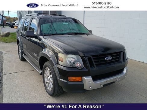Used 2008 Ford Explorer XLT image 2