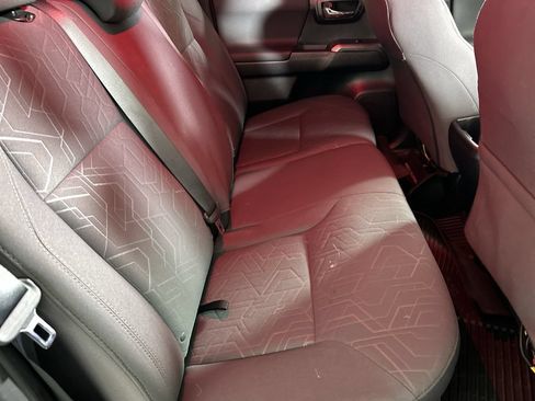 Used 2017 Toyota Tacoma TRD Sport AWD/4WD image 25