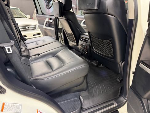 Used 2017 Toyota Land Cruiser image 24