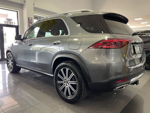 Used 2025 Mercedes-Benz GLE 450e 4MATIC w/ Winter Package image 3