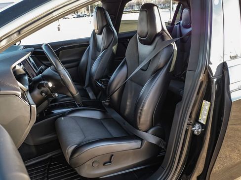 Used 2018 Tesla Model X 75D image 25