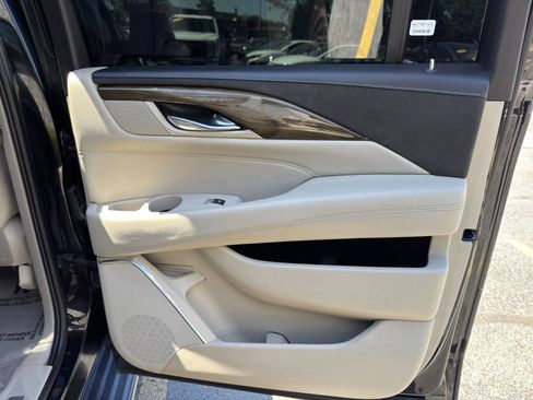 Used 2019 Cadillac Escalade ESV Luxury AWD/4WD image 34