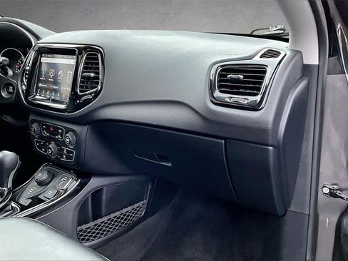 Used 2018 Jeep Compass Limited w/ Navigation Group image 25