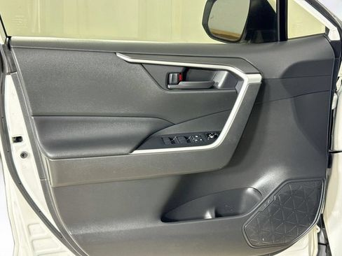Certified 2021 Toyota RAV4 LE AWD/4WD image 16