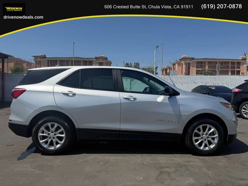 Used 2021 Chevrolet Equinox LS w/ LS Convenience Package image 4