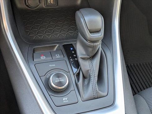 Used 2023 Toyota RAV4 LE image 12