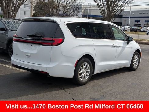 Certified 2025 Chrysler Pacifica Select FWD image 3