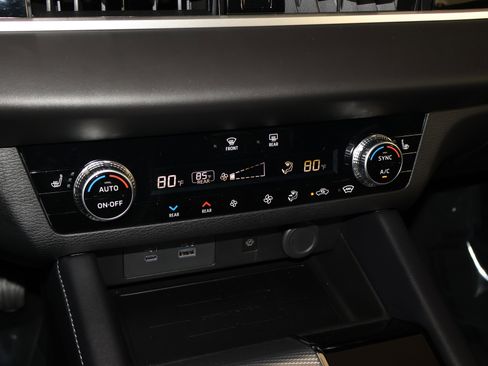 Used 2024 Mitsubishi Outlander SEL image 28