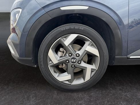 Used 2022 Hyundai Venue Limited image 9