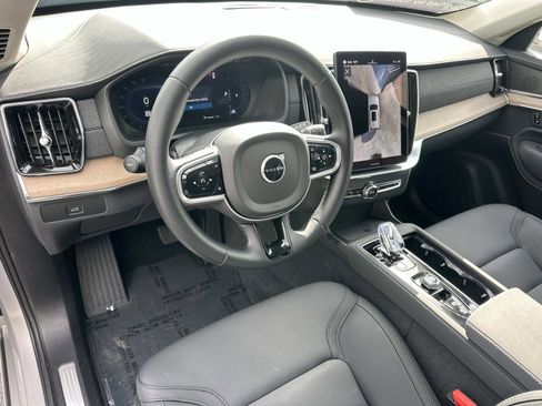 Certified 2025 Volvo XC90 B6 Plus image 9