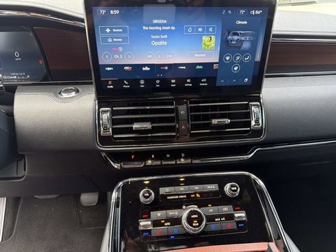 Certified 2023 Lincoln Navigator Reserve AWD/4WD image 31