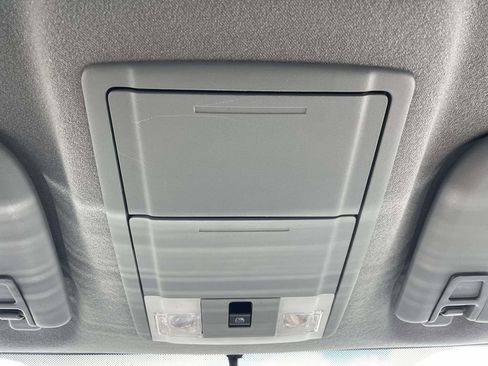 Used 2015 Ford F250 Lariat w/ Chrome Package image 28