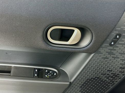 Certified 2025 MINI Cooper 2-Door Hardtop image 19