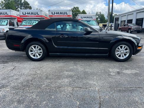 Used 2007 Ford Mustang Premium RWD image 3