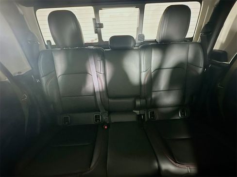 New 2025 Jeep Gladiator Rubicon w/ Convenience Group image 10