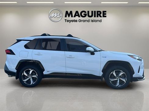 Used 2022 Toyota RAV4 SE image 2