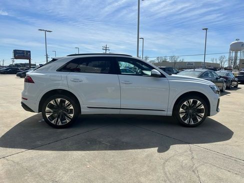 Certified 2025 Audi Q8 Prestige image 4