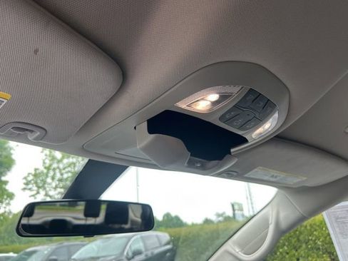 Used 2022 Chrysler Voyager LX FWD image 32