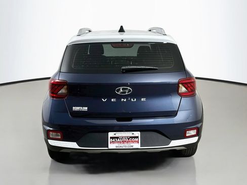 Used 2021 Hyundai Venue FWD image 6