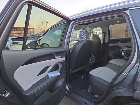 New 2026 Volkswagen Tiguan SE image 22