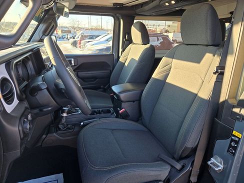 Used 2024 Jeep Wrangler Sport S image 16