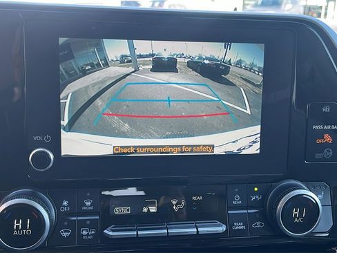 Used 2023 Toyota Highlander XLE image 24