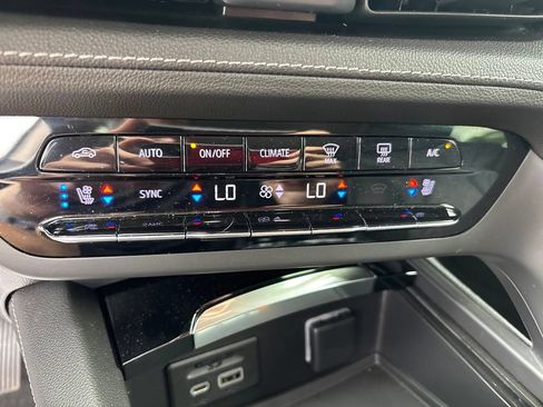 Used 2022 Buick Envision Avenir w/ Technology Package II AWD/4WD image 26