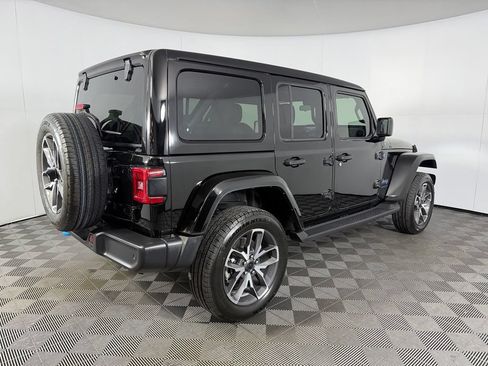 Used 2024 Jeep Wrangler Unlimited w/ Convenience Group AWD/4WD image 6